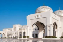 Choáng ngợp trong cung điện tráng lệ xây dựng suốt 7 năm