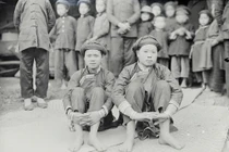 Soi đám cưới trẻ em người Tày Bắc Hà một thế kỷ trước