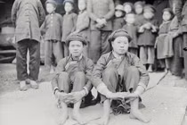 Soi đám cưới trẻ em người Tày Bắc Hà một thế kỷ trước