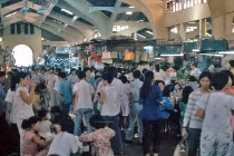 Kho ảnh khổng lồ về VN 1991-1993: Khám phá chợ Bến Thành