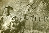 Sự tàn khốc của Thế chiến II qua ống kính của James Allison