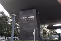 Tập đoàn Foxconn và những chiếc iPhone “nhuốm máu”