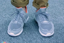 “Xỏ chân” giầy thông minh Xiaomi 90 giá 750.000 đồng tại VN