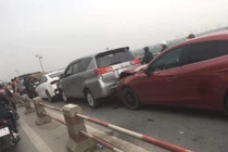 7 ô tô tông liên hoàn trên cầu Thanh Trì, Hà Nội