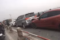 7 ô tô tông liên hoàn trên cầu Thanh Trì, Hà Nội