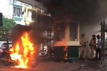 Đốt xe vì bị CSGT xử phạt: Phạm ba tội