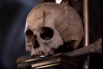 Rùng rợn nhà thờ cổ làm từ...vạn bộ xương người