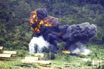 Loạt ảnh rợn người về các phi vụ ném bom VN 1966 (2)