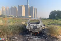 Hiện trường vụ ôtô cháy phừng phừng, nghi liên quan án mạng