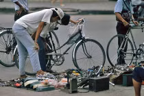 Kho ảnh khổng lồ về VN 1991-1993: Bên hè phố Sài Gòn