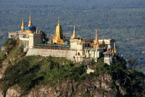 Sững sờ tu viện vàng trên núi dựng đứng độc nhất TG 