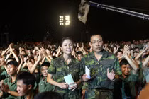 MC Lại Văn Sâm và Hoàng Linh ở ‘Chúng tôi là chiến sĩ’ 13 năm trước