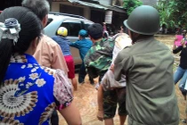 Cụ ông 81 tuổi bị lũ cuốn trôi vào cống