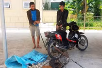 Bị vây bắt, 2 “cẩu tặc” dùng kiếm chống trả công an