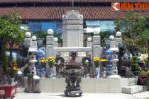 Đài thờ đại gia có 1-0-2 giữa khu chợ cổ Sài Gòn 