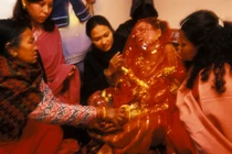 Cô dâu 19 tuổi rơi vào địa ngục trần gian sau cái gật đầu qua mạng