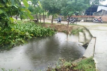 Thương tâm bé trai 2 tuổi rơi xuống cống chết đuối 