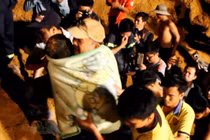 Thăm lại bé gái trở về từ cõi chết nơi giếng sâu