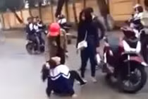 Hà Tĩnh: Nữ sinh lớp 10 bị đánh, nhục mạ trước cổng trường