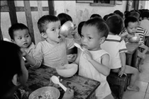 Lặng người trước loạt ảnh miền Nam năm 1972 của Ian Berry (1)