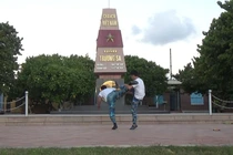 Lính Trường Sa tay không hạ gục hai kẻ tấn công bằng dao