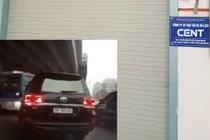 Hé lộ chủ nhân thực sự của Land Cruiser “hô biến” từ biển trắng sang xanh?