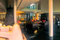 Rich kid Việt khoe nhà trang hoàng sang chảnh, hộp mứt vàng đón Tết