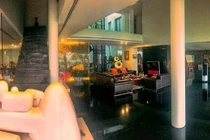 Rich kid Việt khoe nhà trang hoàng sang chảnh, hộp mứt vàng đón Tết