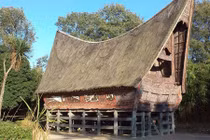 Ngắm “nhà sàn Việt cổ” của tộc người Batak Toba ở Indonesia