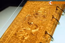 Ngắm bộ sưu tập sách bằng vàng ròng của nhà Nguyễn