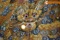 Soi chi tiết hoàng bào lộng lẫy của vua nhà Nguyễn