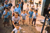 Ảnh đẹp về Quy Nhơn năm 1965 của Tom Robinson (1)