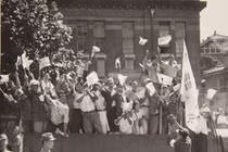 Ngoài Việt Nam, còn quốc gia nào có ngày Quốc khánh năm 1945?