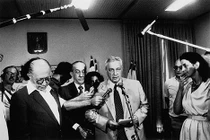 Ông Yasser Arafat đã thoát khỏi âm mưu ám sát như thế nào? (2) 