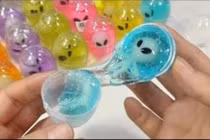 Con trẻ mê Slime - “chất nhờn ma quái” cha mẹ đừng thờ ơ