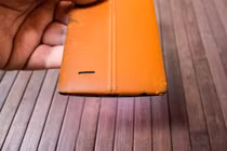 Sốc: Mặt lưng bọc da của smartphone LG G4 dễ bong tróc
