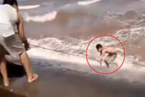 Clip thanh niên suýt chết đuối vớ được dây thừng