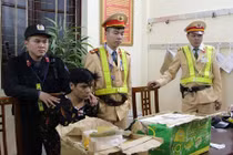 Bắt nam thanh niên một mình vận chuyển 73 bánh heroin