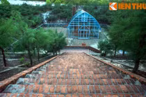 Tòa tháp Chăm nằm dưới hố cát khổng lồ độc nhất VN