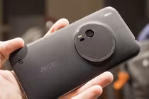 Cận cảnh điện thoại ASUS ZenFone Zoom với zoom quang học 3X