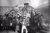 Ảnh độc về fan cuồng bóng đá 100 năm trước