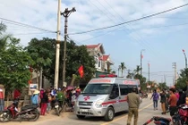 Dựng cây nêu đón Tết, 3 anh em họ bị điện giật nguy kịch