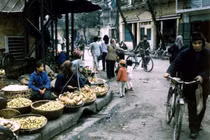 Vì sao thời bao cấp ít phải lo chuyện thực phẩm bẩn?