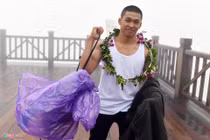 Phát sốt thanh niên Sài Gòn mặc áo ba lỗ leo đỉnh Fansipan