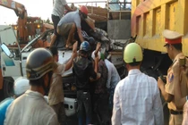 Xe tải tông xe ben, 3 người thương vong