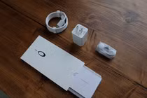 Cận cảnh điện thoại Oppo R9: “Bản sao” của iPhone 6s Plus