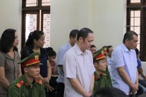 Nói lời sau cùng, bị cáo Nguyễn Thanh Hoài xin lại gia phả dòng họ cho con xem