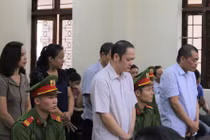 Nói lời sau cùng, bị cáo Nguyễn Thanh Hoài xin lại gia phả dòng họ cho con xem