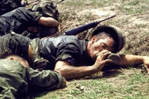 Loạt ảnh màu gây sốc về chiến tranh Việt Nam của Larry Burrows