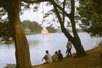 Khoảnh khắc khó quên về bờ hồ Hoàn Kiếm năm 1973